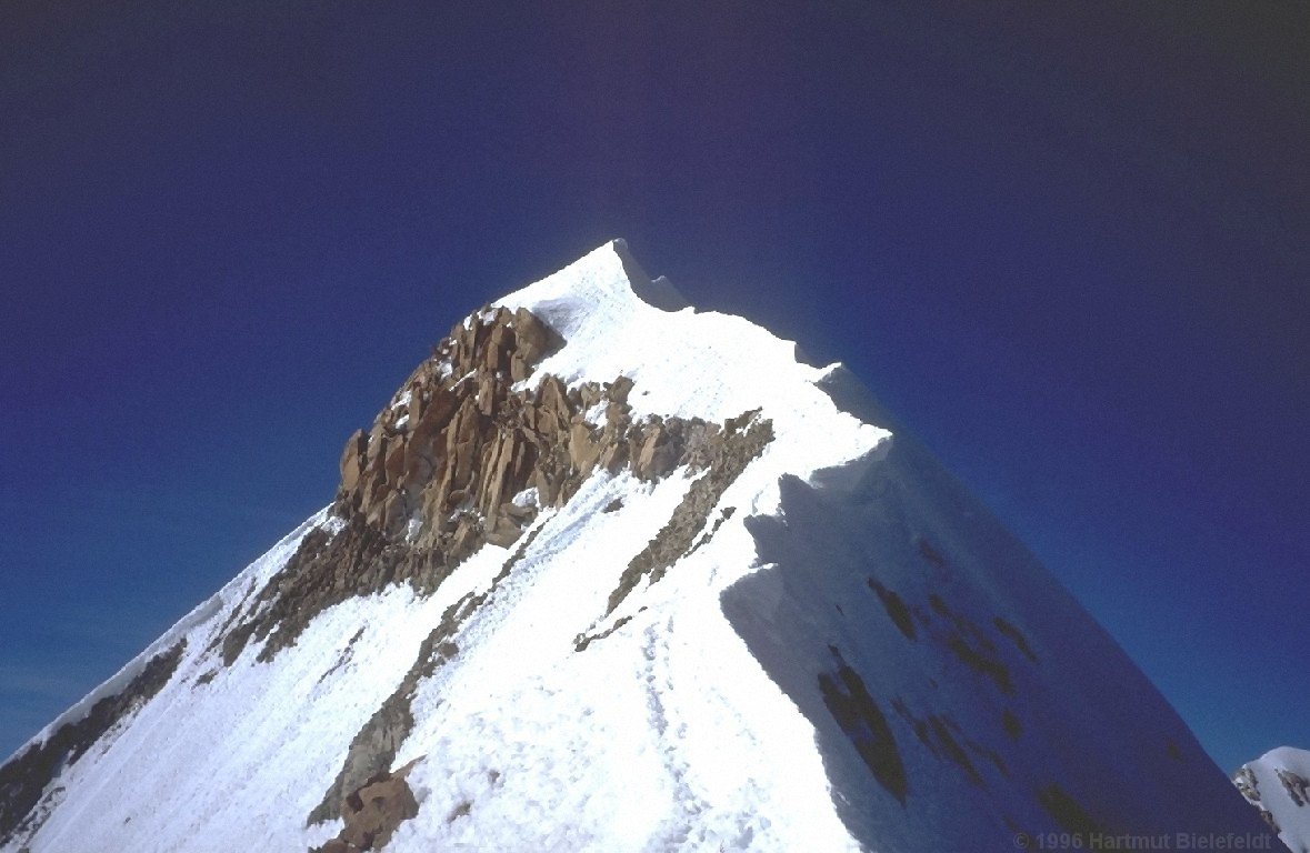The summit ridge is exposed but without difficulty.