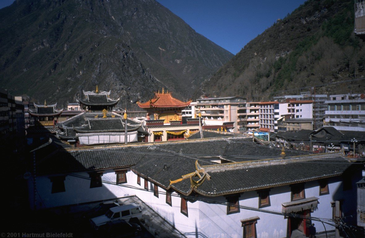 The Tibetan influence in Kangding is obvious