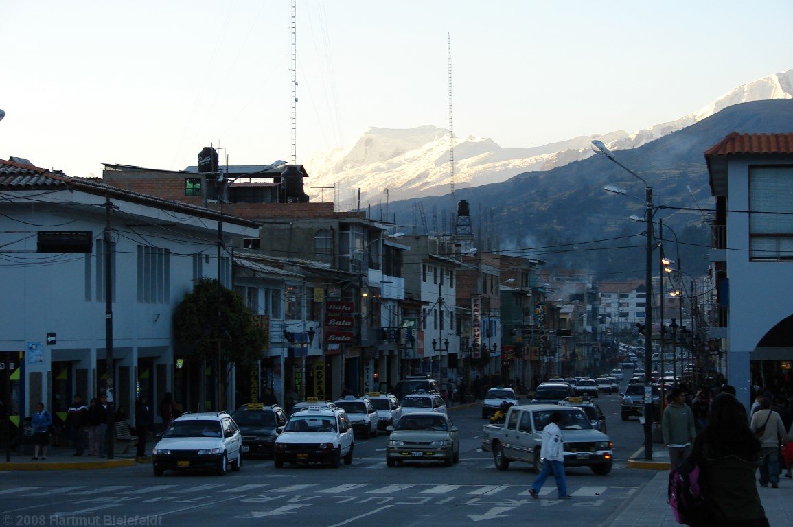 Hauptstraße in Huaraz (3100 m)