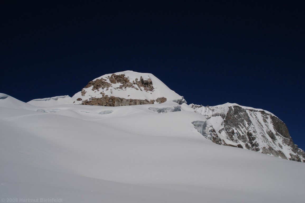 Der Weg zum Ishinca-Gipfel sieht nicht schwierig aus (und ist es auch nicht)