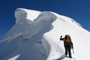 summit ridge of Vallunaraju