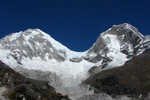 The two Huascarans seen from behind