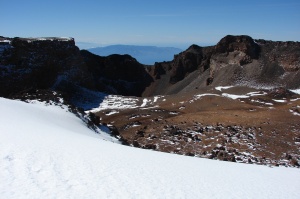 Der Krater des Pico Viejo ist riesig. Links der Pico Sur.