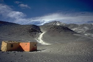 The lower hut at Ojos del Salado