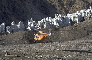 Helicopter leaves base camp Moskvin