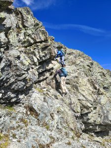 Steilstufe am unteren Rand des oberen Schuttfelds