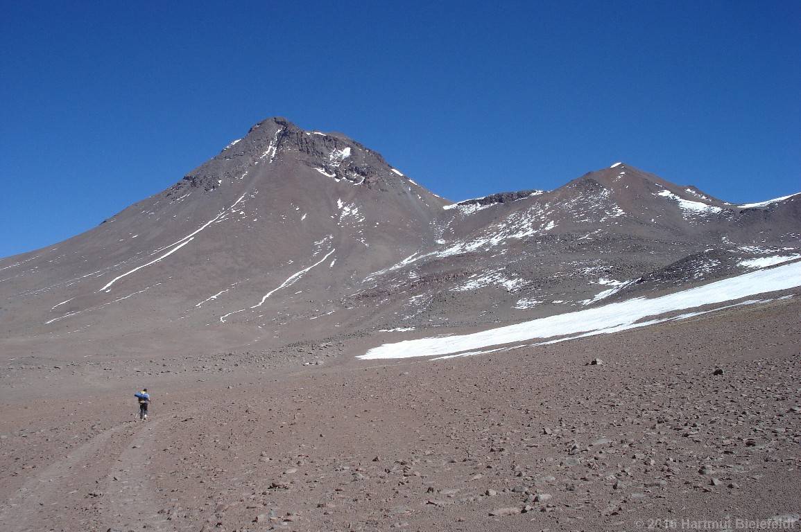 Der Weg f�hrt geradewegs auf den Acamarachi zu