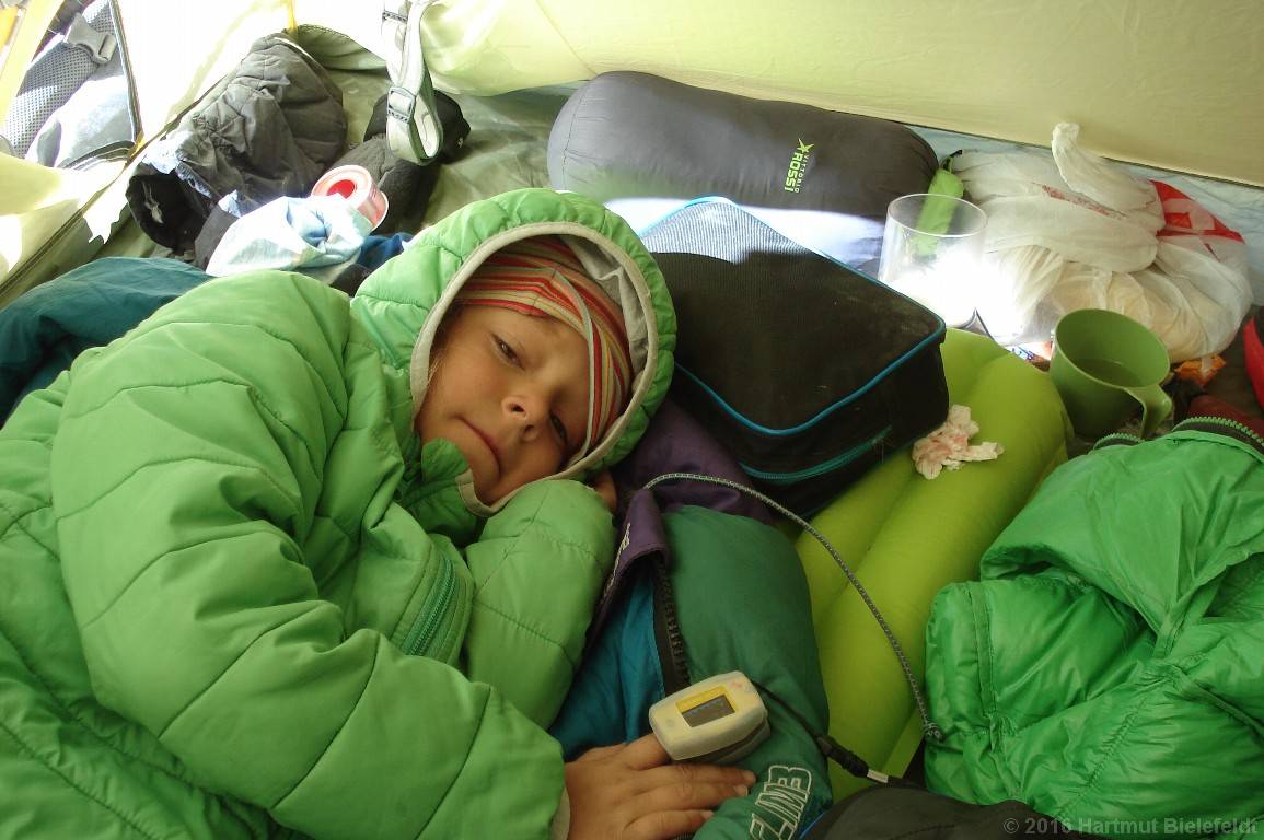Morgens im Basislager. Die Sauerstoffs�ttigung ist perfekt.