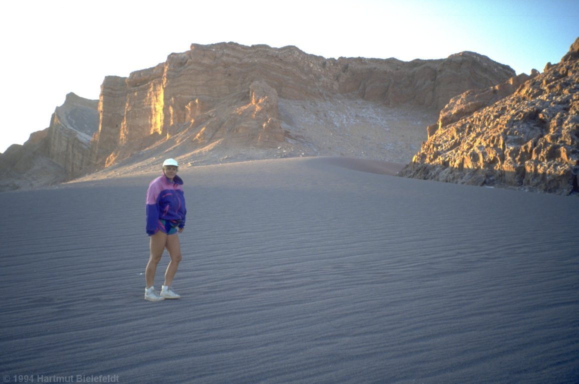 Der Sand ist unerwartet hart.