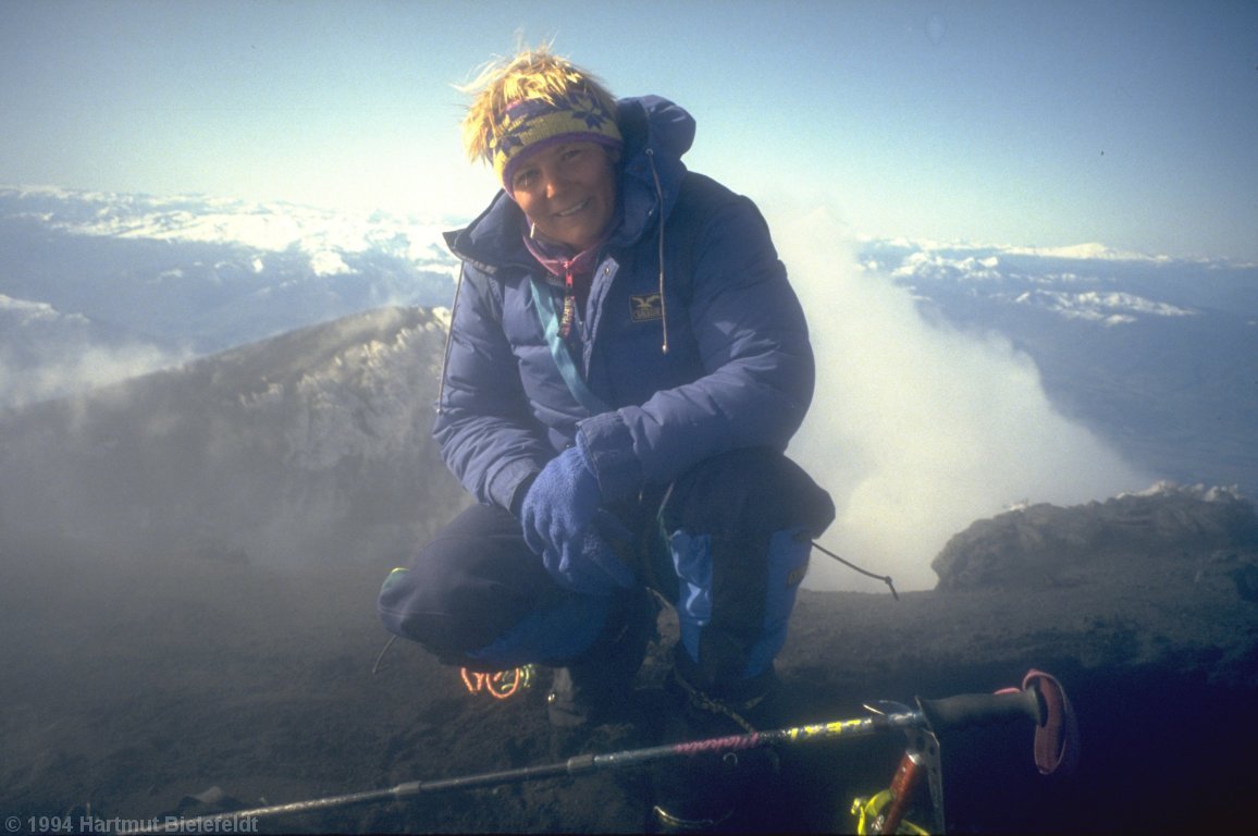 Due to the warm volcanic gases, there is no snow on the summit.