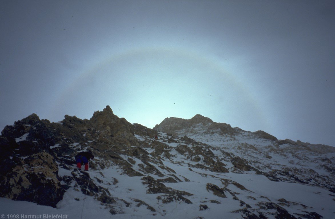 The weather doesn´t look bad, but the huge halo bodes ill.