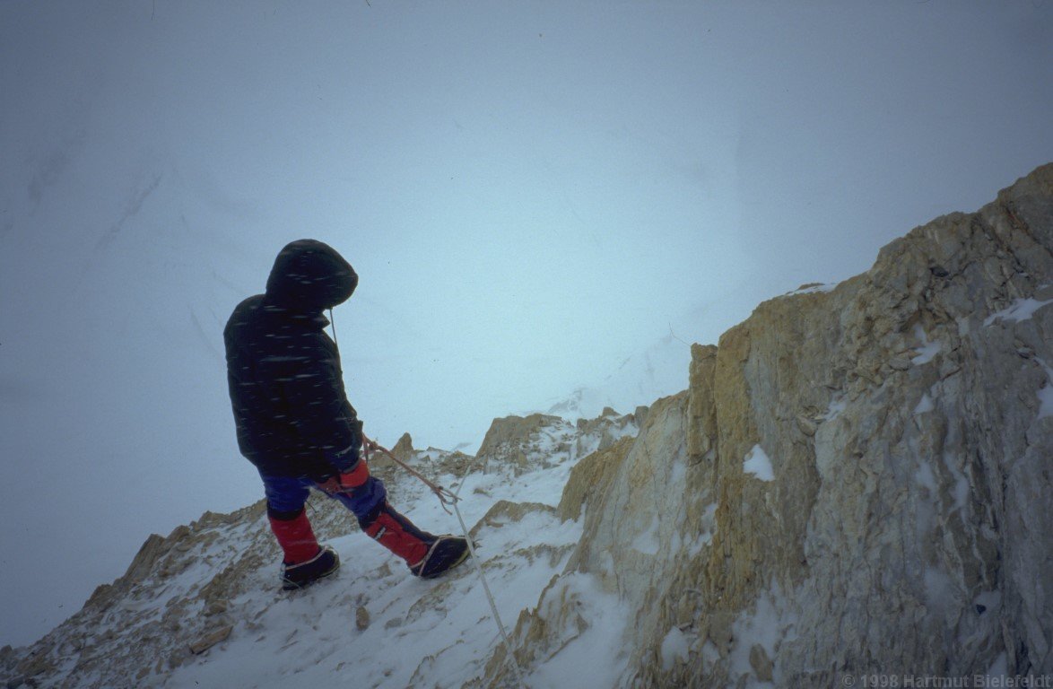 Soon it is storming and snowing, at 6400 m we have to turn back.