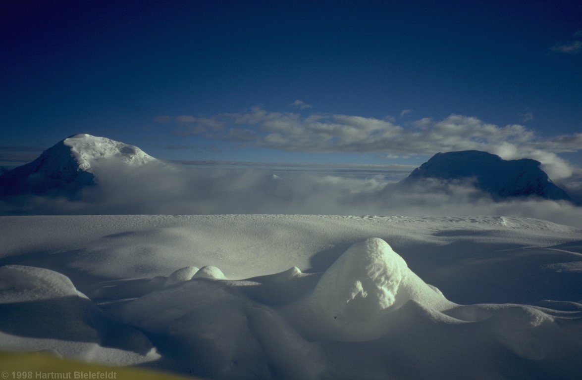 Beautiful morning at 5500 m, there was fresh snow in the night.