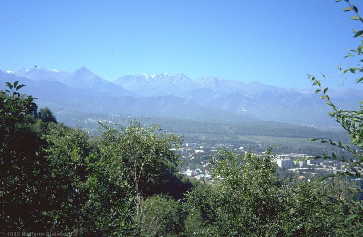 Almaty is situated at the edge of the dry Kazakh steppe. The mountains are up to 5000 m high.