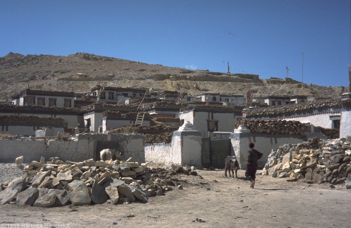 the old village of Tingri