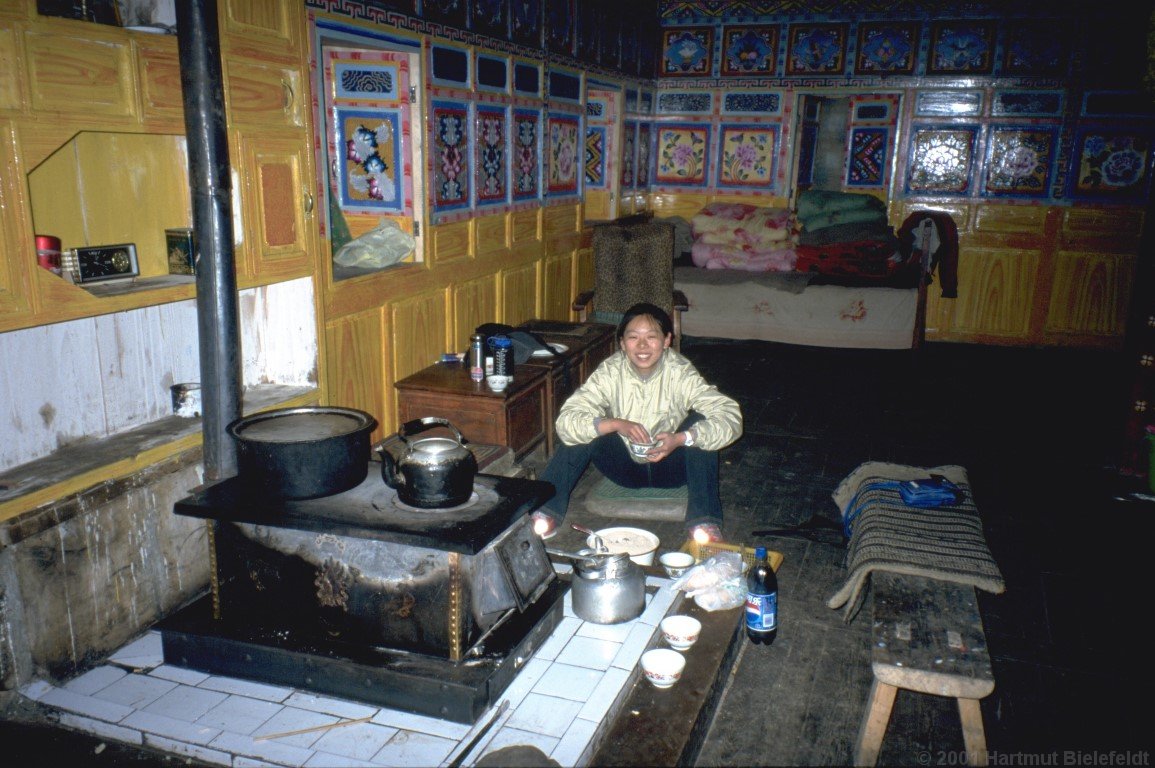The cooking corner is equipped with a stove, but besides there is hardly any furniture