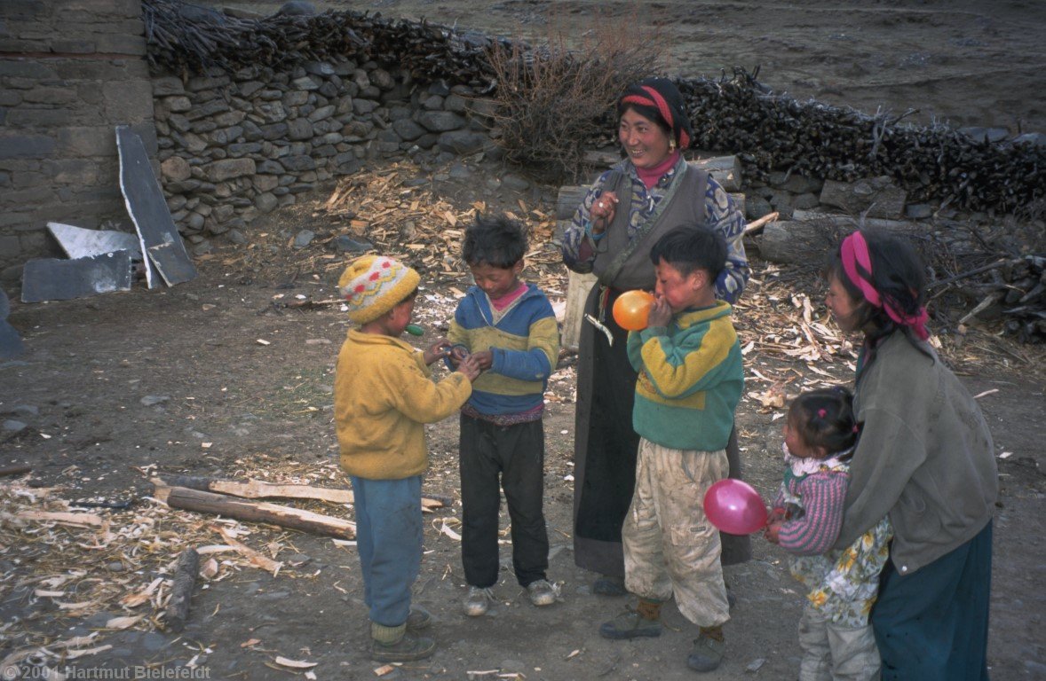 The balloons keep the kids occupied