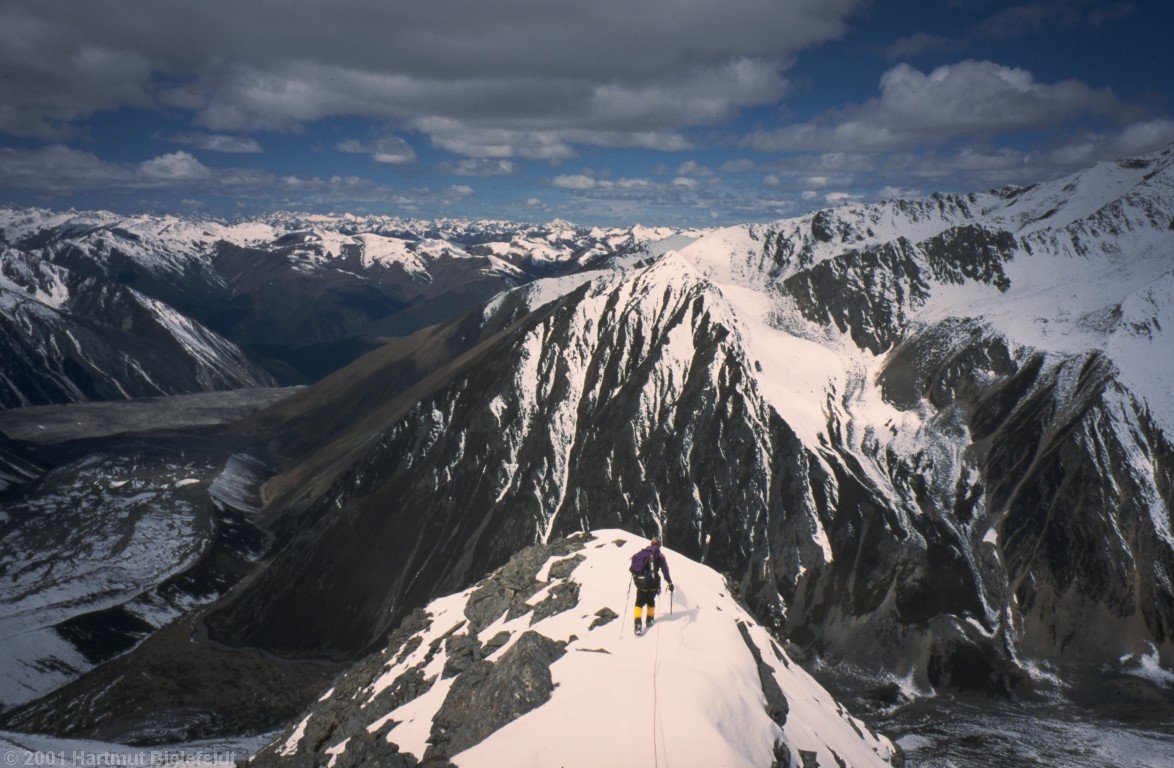 Down we go again. Our basecamp (not visible on the image) is in the small plain below on the left side.