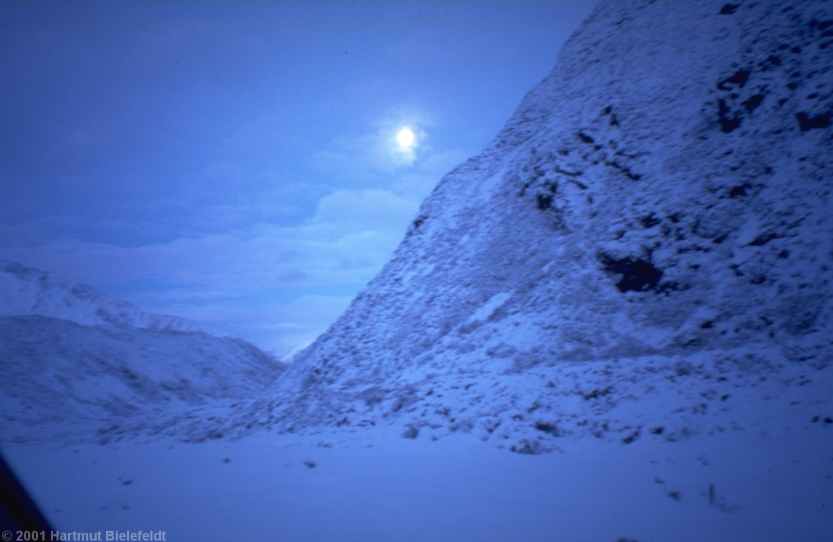 In der nächsten Nacht schneit es wieder ergiebig.