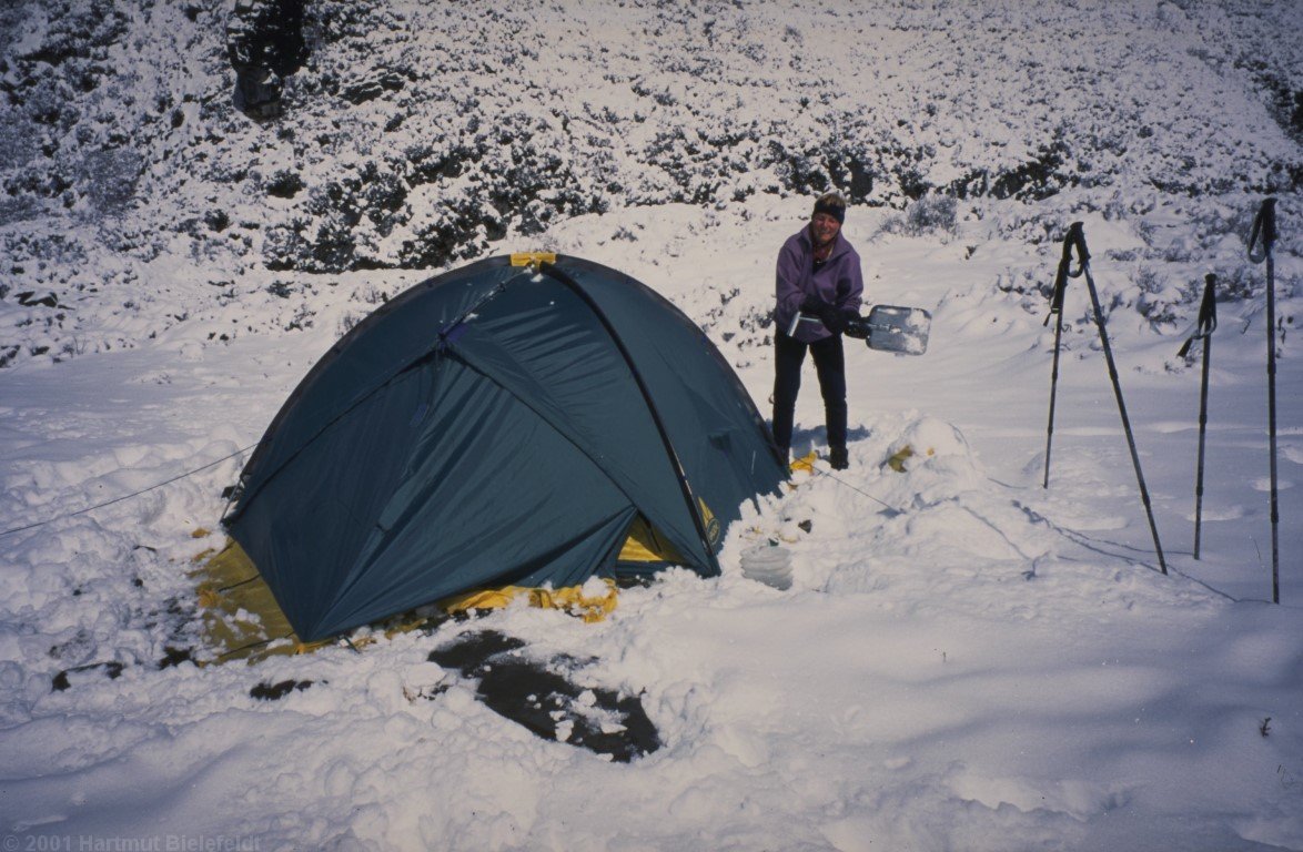 Sobald die Sonne kommt, versuchen wir alles zu trocknen.