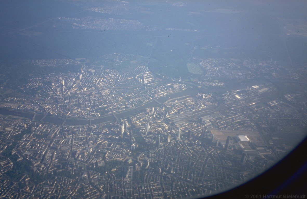 Rückflug nach Hause: Ungewöhnlicher Blick auf - Frankfurt.