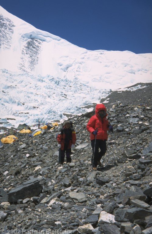 Mehrere Tage später steigen wir vom ABC in Richtung Basislager ab.