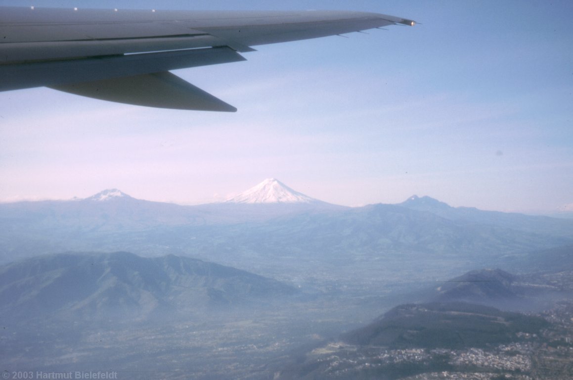 Cotopaxi, rechts die beiden Ilinizas.