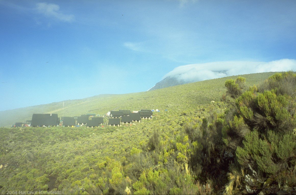 Am Gipfel halten sich schon morgens die Wolken