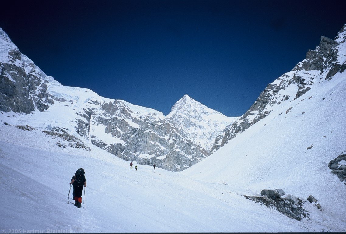 Endlich ist die Pyramide des Kamet zu sehen.