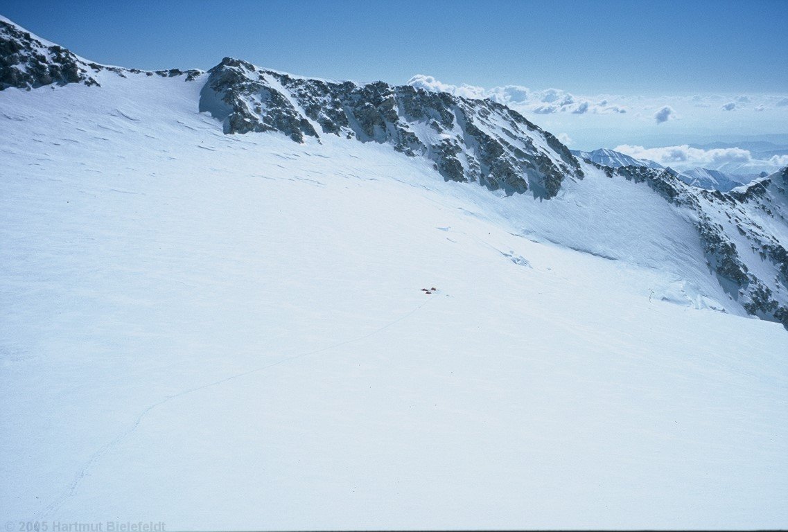 Schon ein ganzes Stück unter uns: das einsame Lager 5