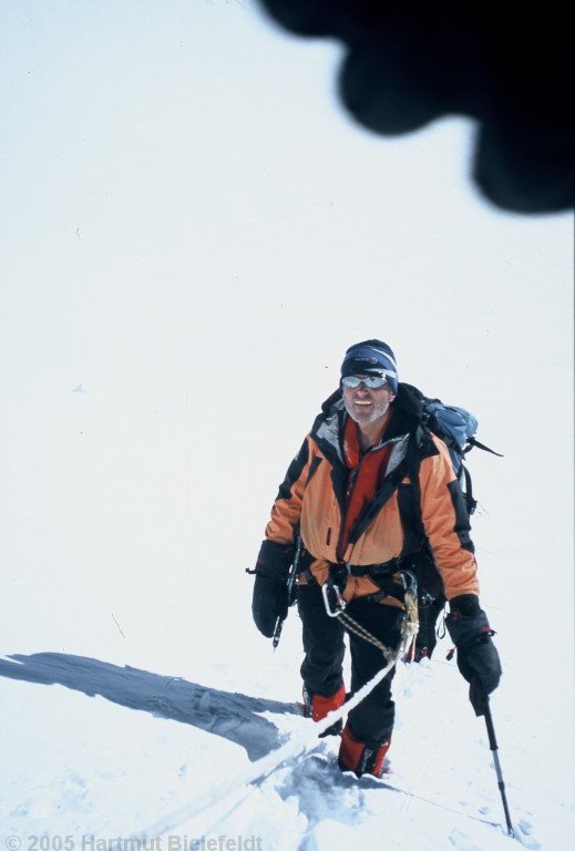 Die Arbeit ist schwer in dem tiefen Schnee