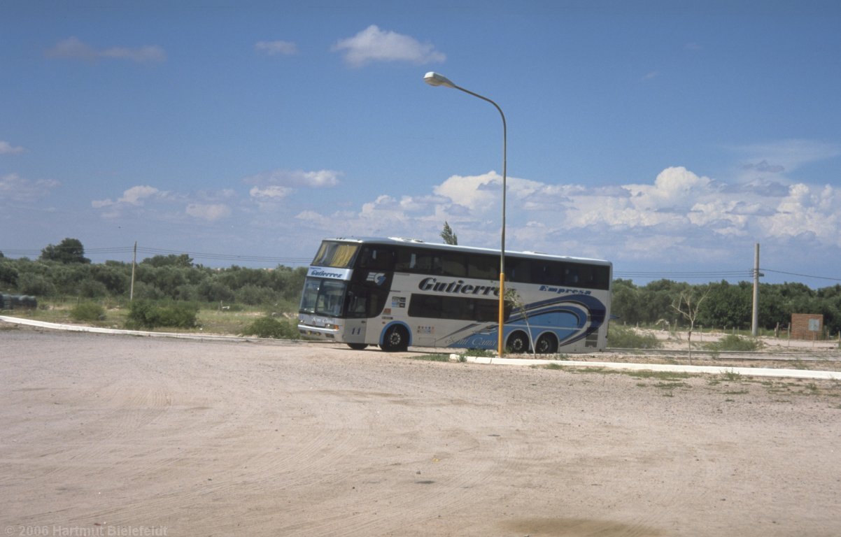Aimogasta: waiting for the bus