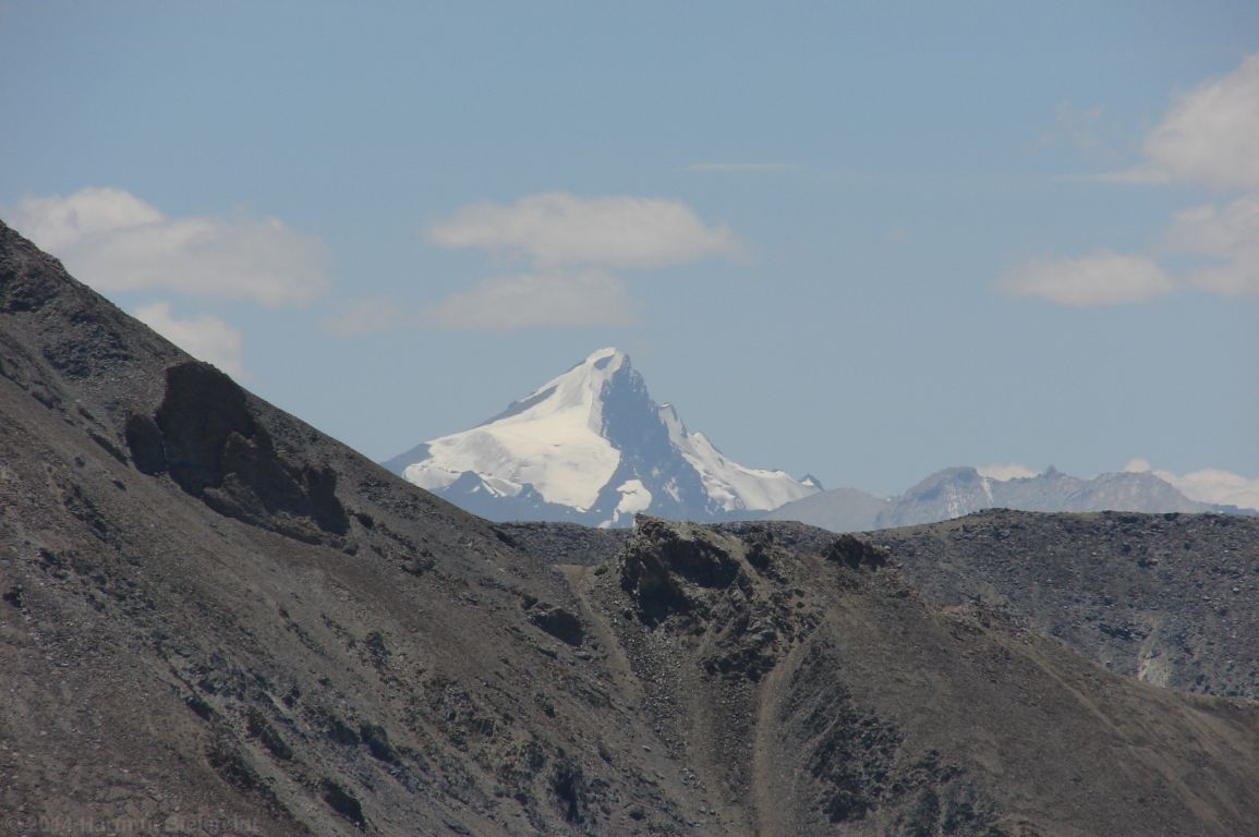 Hoher Berg im Westen (Nun? Kun?)