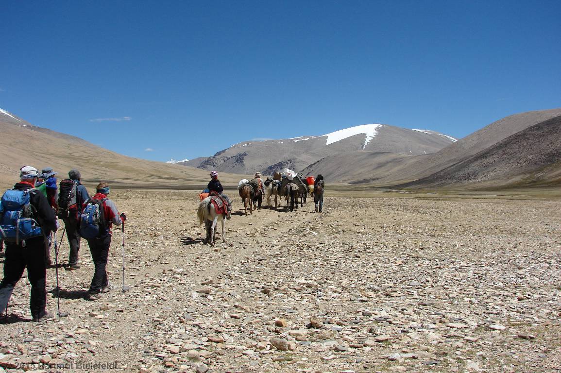 Am Fu� des kleinen Passes wird unser Lager sein.