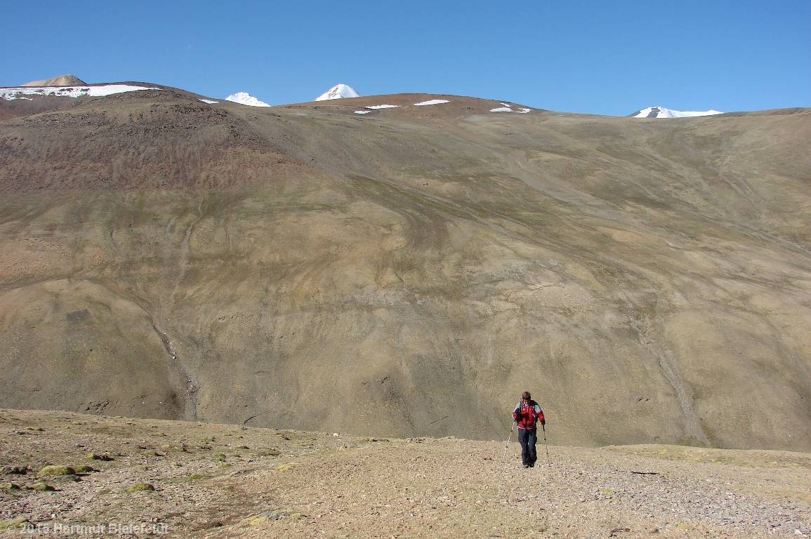 the small hill is yesterday�s �summit� (5641 m)
