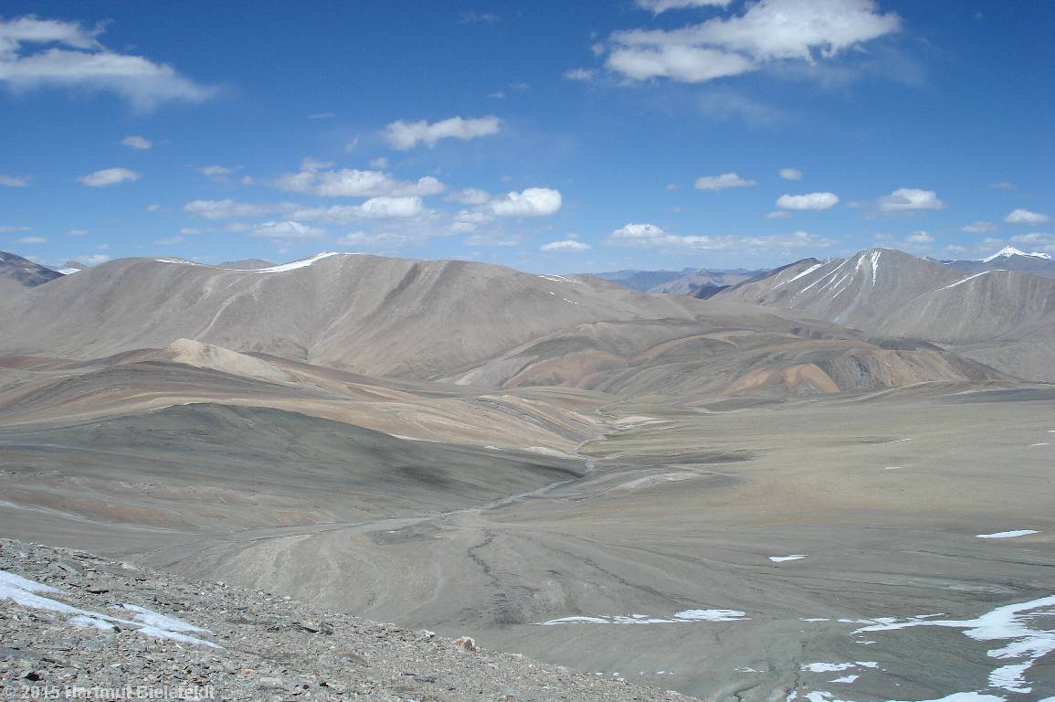 Left: the two summit domes of Yalung Nong