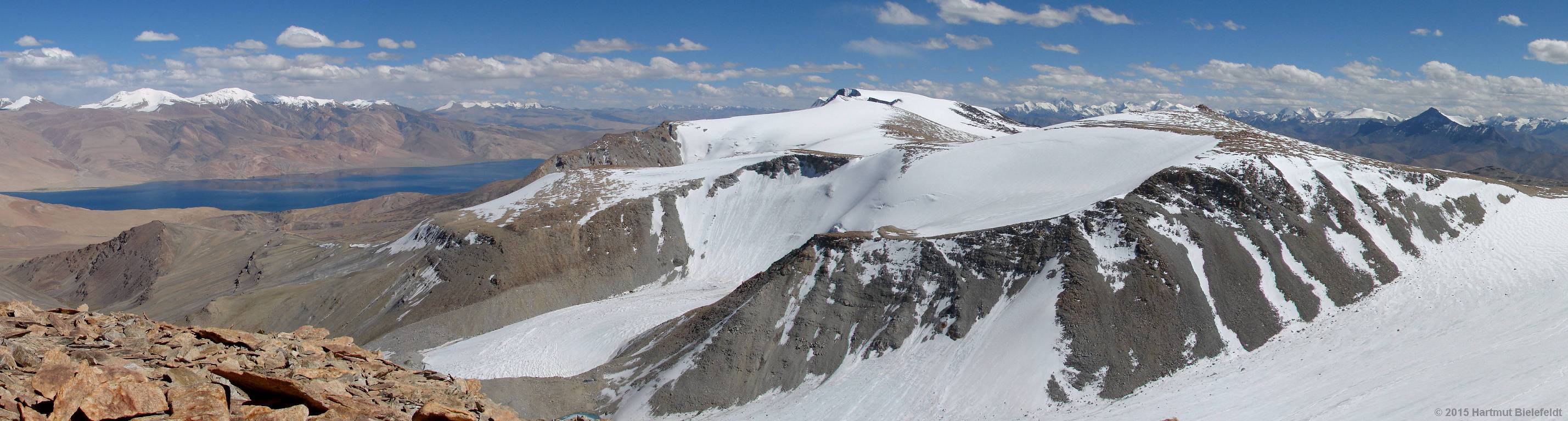 Panorama: Tsomoriri and the Mentok summits