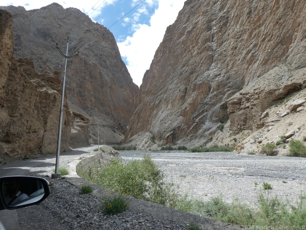 Die Schlucht führt nach Kanji