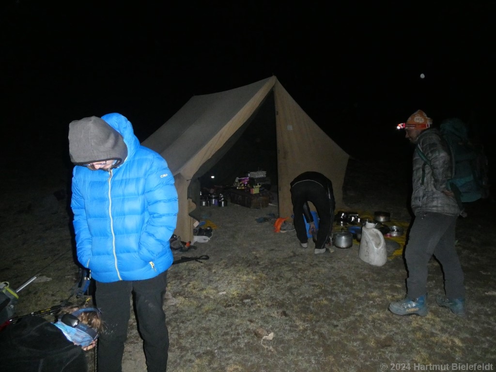 Aufbruch noch bei Dunkelheit