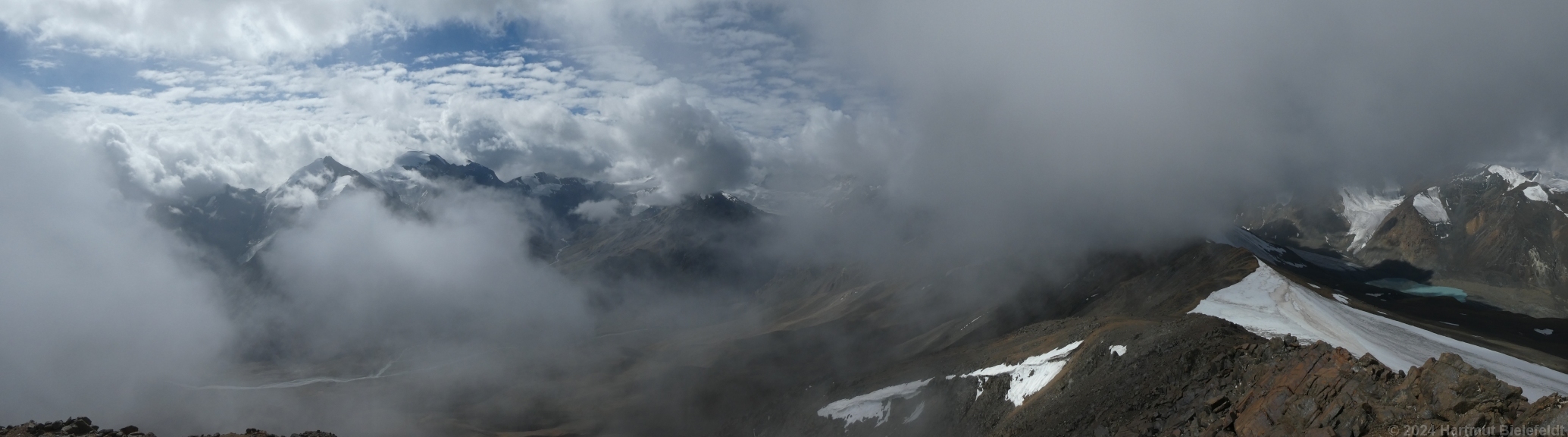 Aussicht nach Süden. Viele Berge, wenige Namen.