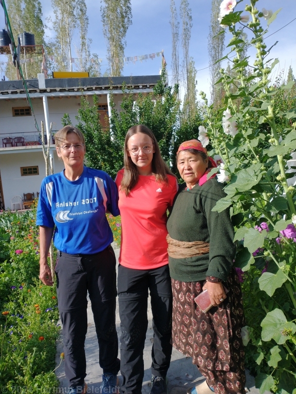 Bild mit Diskit, der Guesthouse-Besitzerin