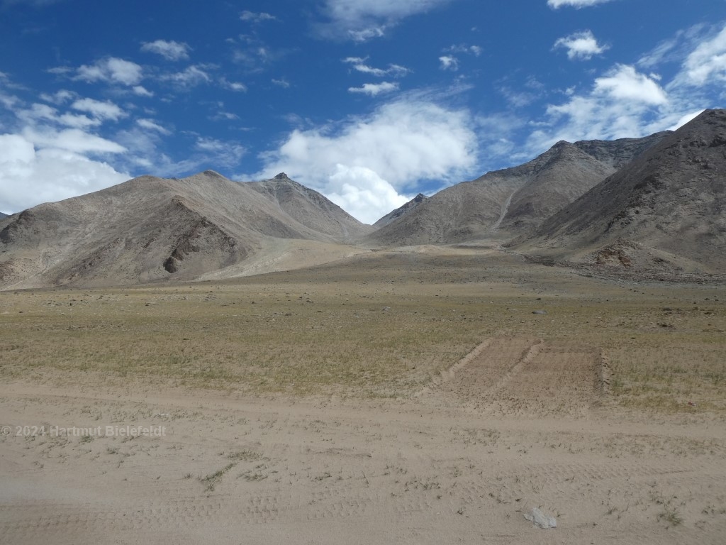 Unser Tal, der Pologongka selbst ist nicht zu sehen